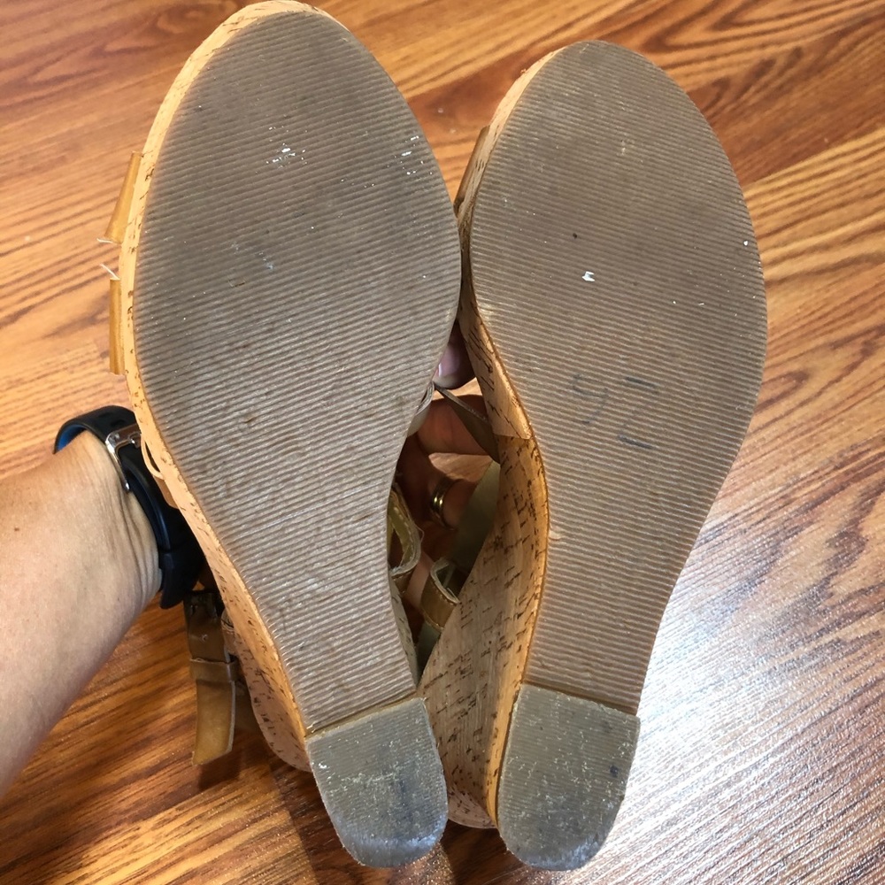 GUESS Light Brown/Tan Strappy Cork Wedge Sandals Size 8 - Picture 9 of 11